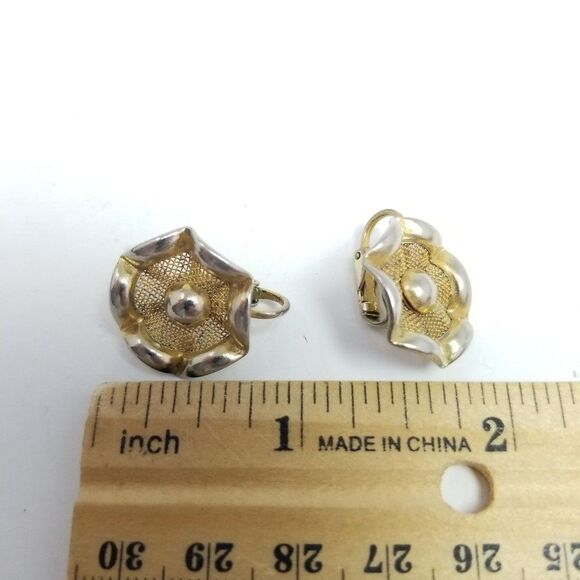 Vintage Retro Clip On Earrings, Gold Tone Abstract Flower Shape, Screw Backs - Picture 3 of 6